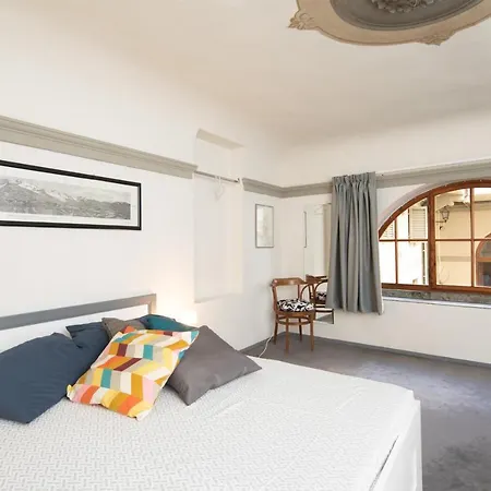 Indipendenza Palace 公寓 *